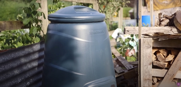 Featured image of post Making compost in a dalek, and how to access it, by Charles Dowding