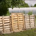 3 bays for your compost heap using wood pallets