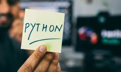 Someone holding a post-it with Python written on it