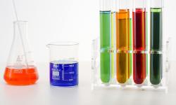 Chemistry set with 4 tubes, Erlenmeyer flask and a beaker